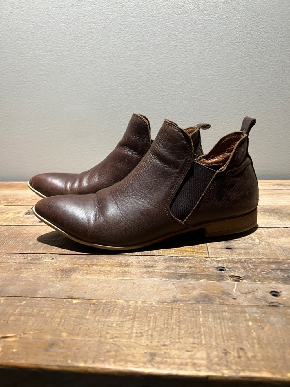 Women’s Bueno Brown Chelsea Slip-On Leather Boots